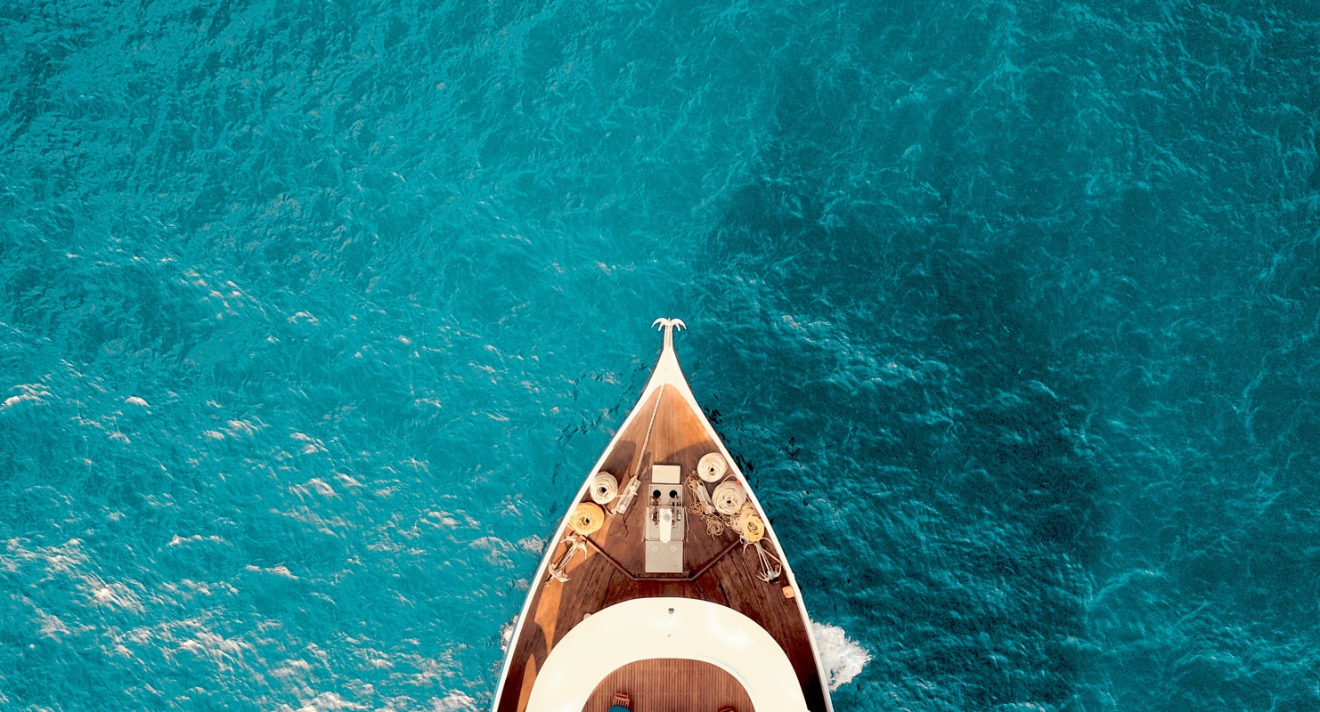 yacht birds-eye view img